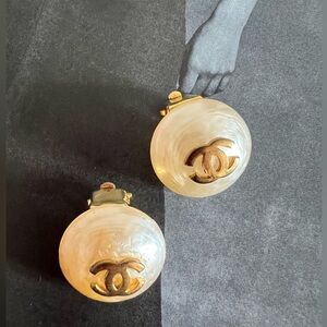 CHANEL vintage pearl Clip-On Earrings